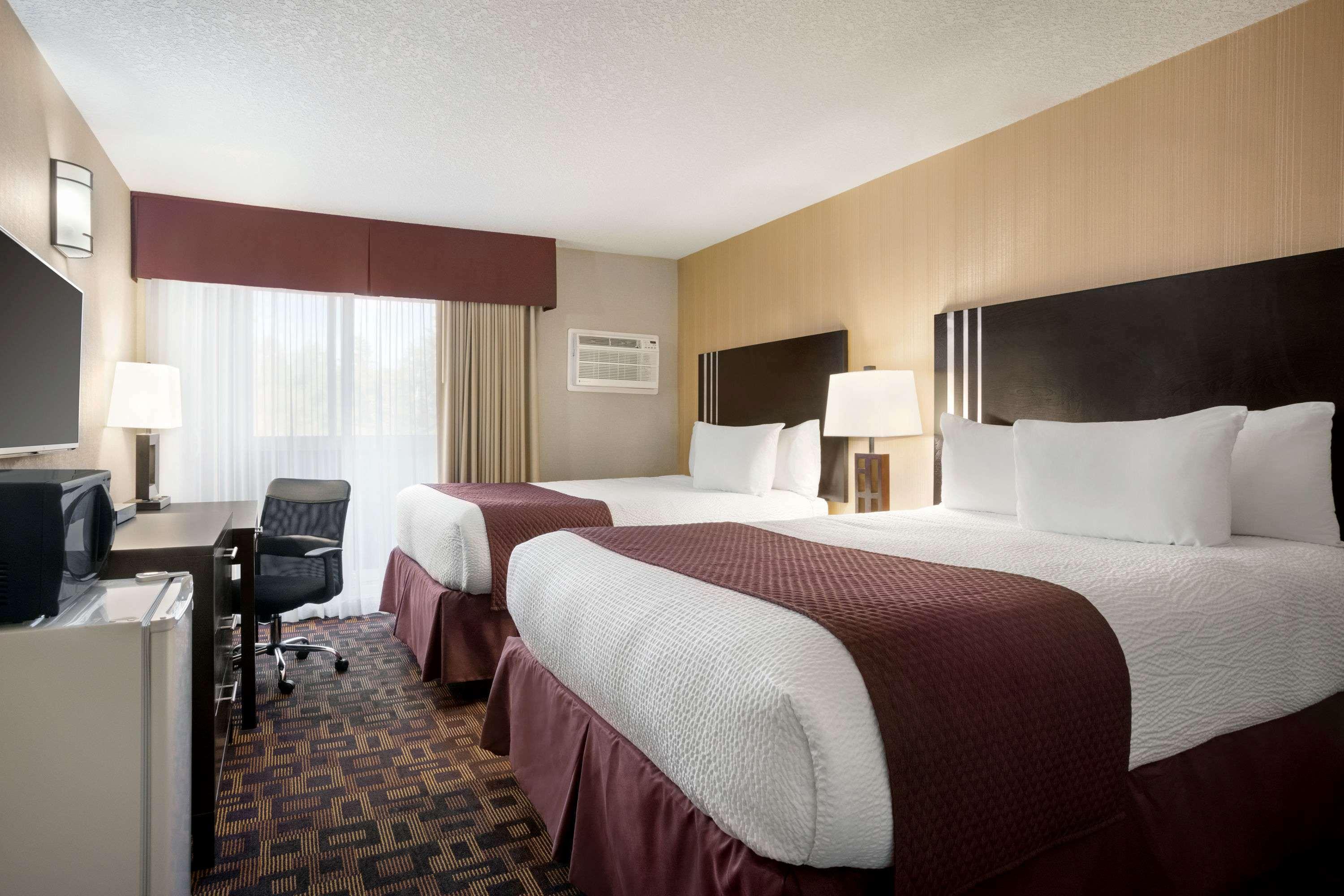 Days Inn By Wyndham Sylvan Lake Exterior photo