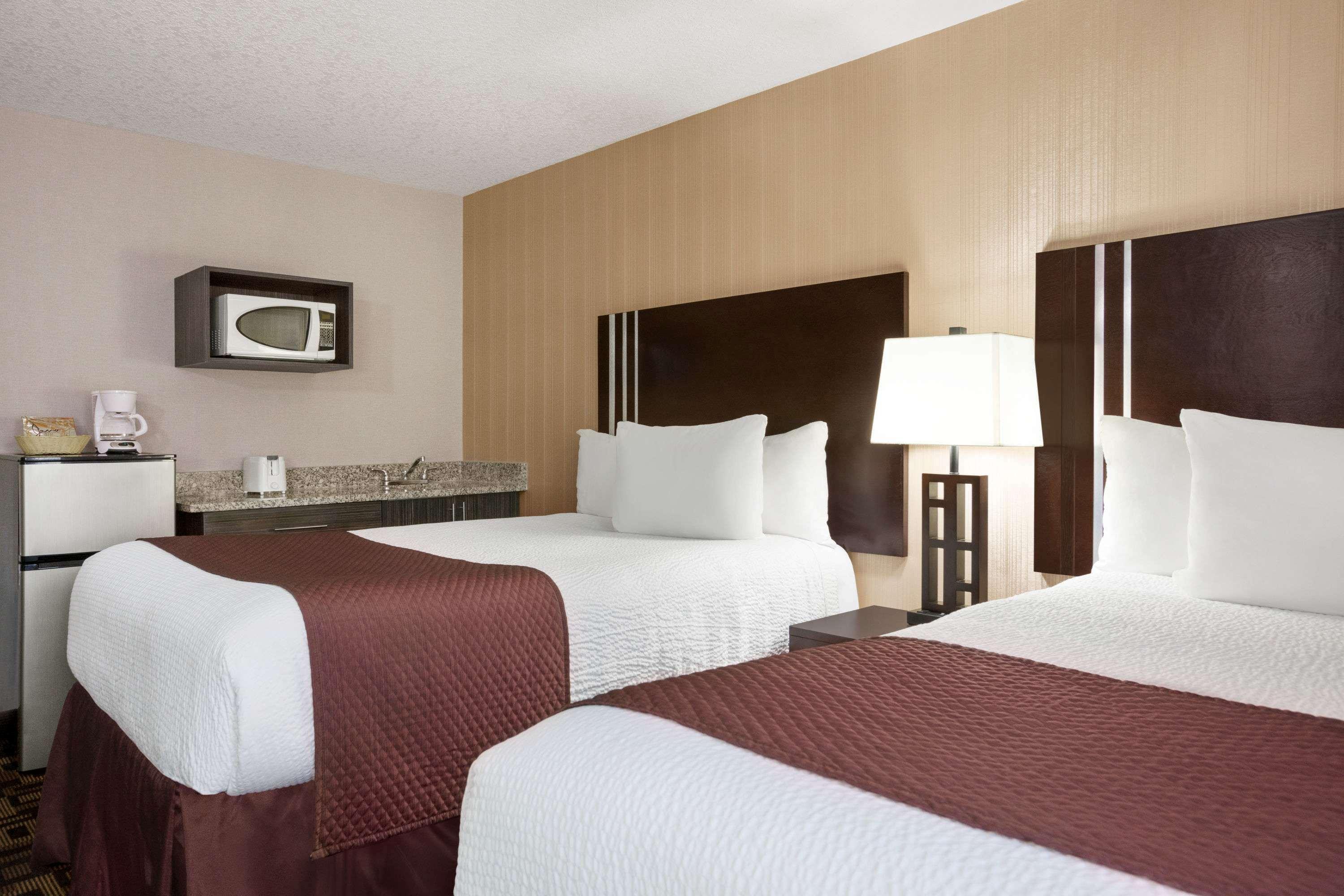 Days Inn By Wyndham Sylvan Lake Exterior photo