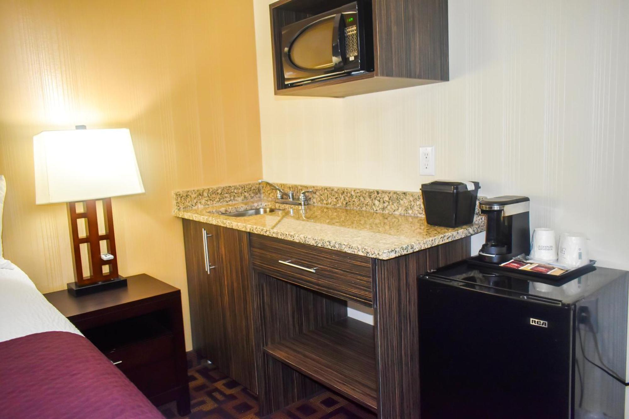 Days Inn By Wyndham Sylvan Lake Exterior photo